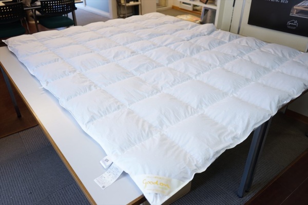 北海道苫小牧市から高齢のお母様用にアイダーダウンのセミダブル春秋用合掛けをご注文画像