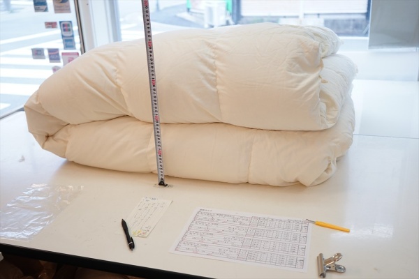 20年位使っているクィーンサイズの羽毛布団をシングルサイズを２枚に直したい画像