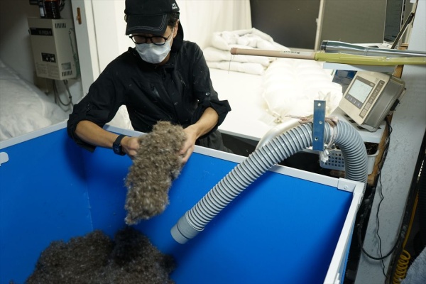 この頃掛け布団だけでは冬は少し寒くて、もっと暖かい羽毛布団が欲しい画像