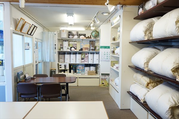 羽毛工房と羽毛ダウン紹介展示スペース